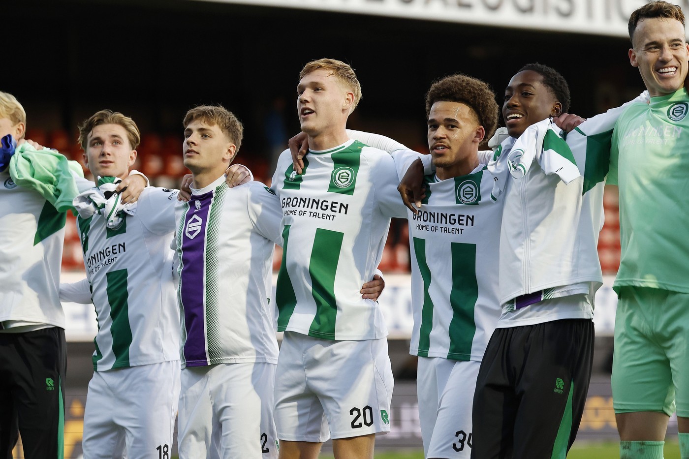 Tổng hợp Eredivisie: Cambuur và Utrecht giành chiến thắng giải tỏa áp lực, Groningen nghiền nát Excelsior