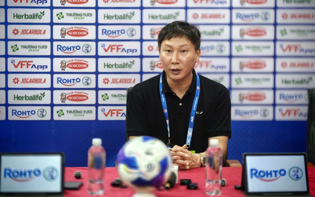 HLV Kim Sang Sik: 'Tôi sẽ tìm vị trí thích hợp cho Hên'