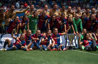 Barcelona vô địch La Liga lần thứ 7 liên tiếp