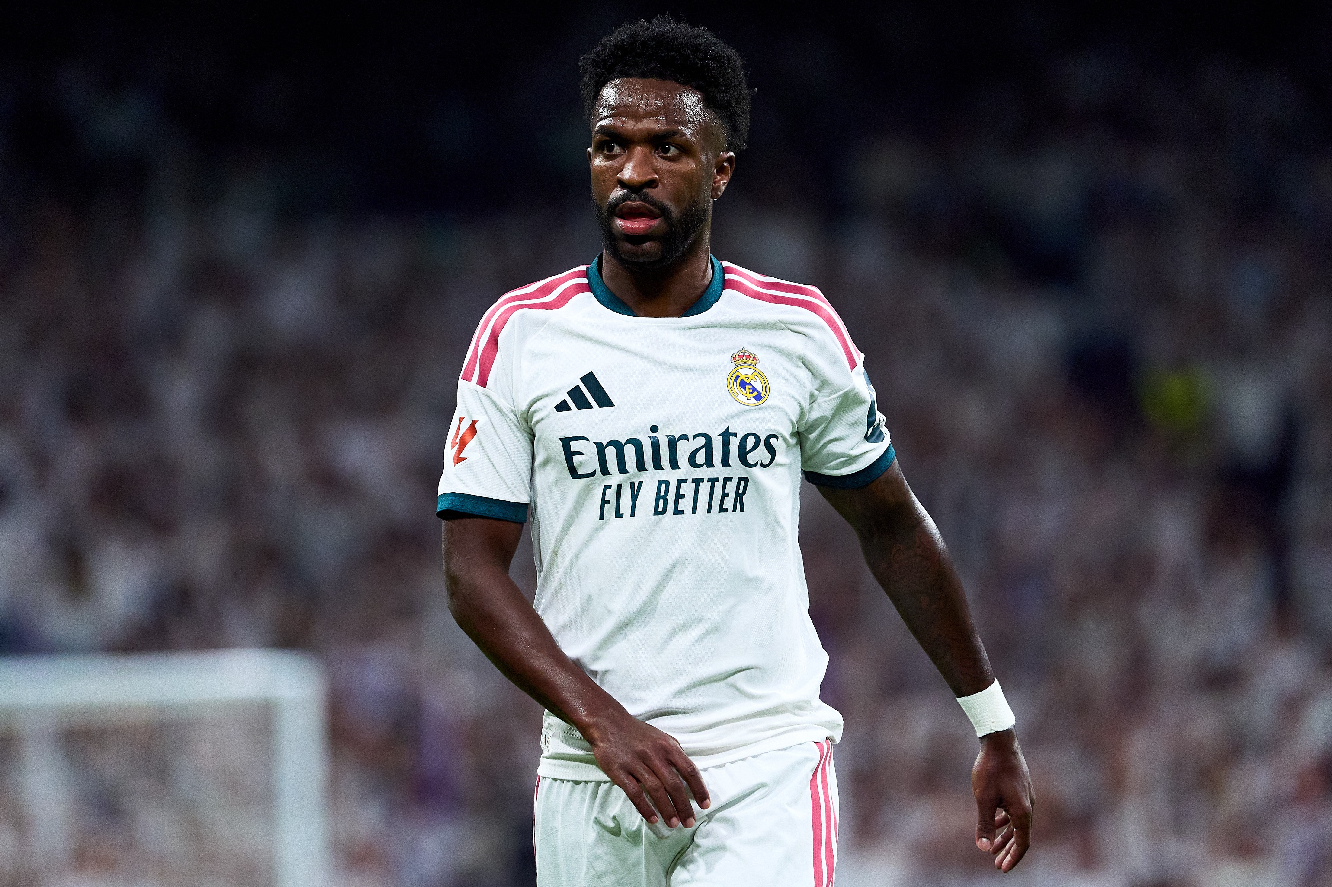 Vinicius Junior nhận án phạt cấm thi đấu 4 trận vì kéo tóc, sẽ vắng mặt ở El Clasico