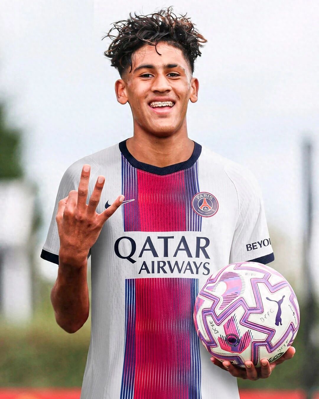 Paris sẵn sàng ký hợp đồng trị giá hàng triệu euro để chiêu mộ sao trẻ của Man United! Không giữ được tài năng, vấn đề nhức nhối chung của các lò đào tạo trẻ Premier League bị phơi bày.