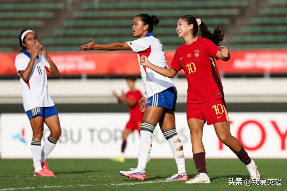 Đội nữ Trung Quốc dẫn trước Philippines 2-0 sau hiệp một: Vương Nghiêm Văn lập cú đúp + bàn thắng đẹp! Trương Duệ kiến tạo, Trương Lâm Diễm chấn thương rời sân