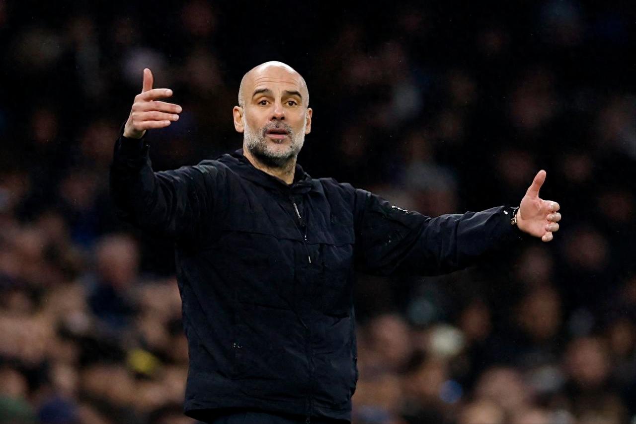 Guardiola đang gặp bế tắc, Man City từ nhà vô địch bốn mùa liên tiếp của Ngoại hạng Anh trở thành "vua đánh rơi điểm" khi mất 9 điểm trong 5 vòng gần nhất.