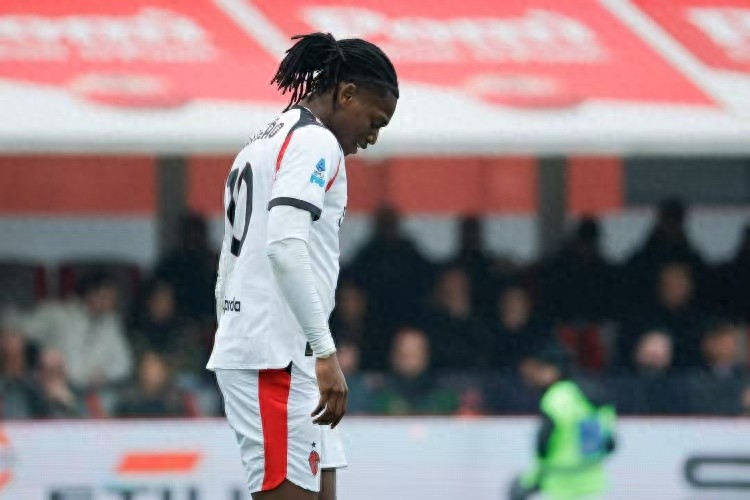 AC Milan rao bán ngôi sao hàng đầu với giá 50 triệu euro, có tiền là bán. Hai đội bóng lớn của Premier League vẫn chưa hành động, nhưng một đội bóng hàng đầu Thổ Nhĩ Kỳ đã liên hệ.