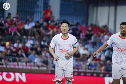 Bùi Tiến Dũng lên tiếng khi Viettel thiếu vắng HLV Popov