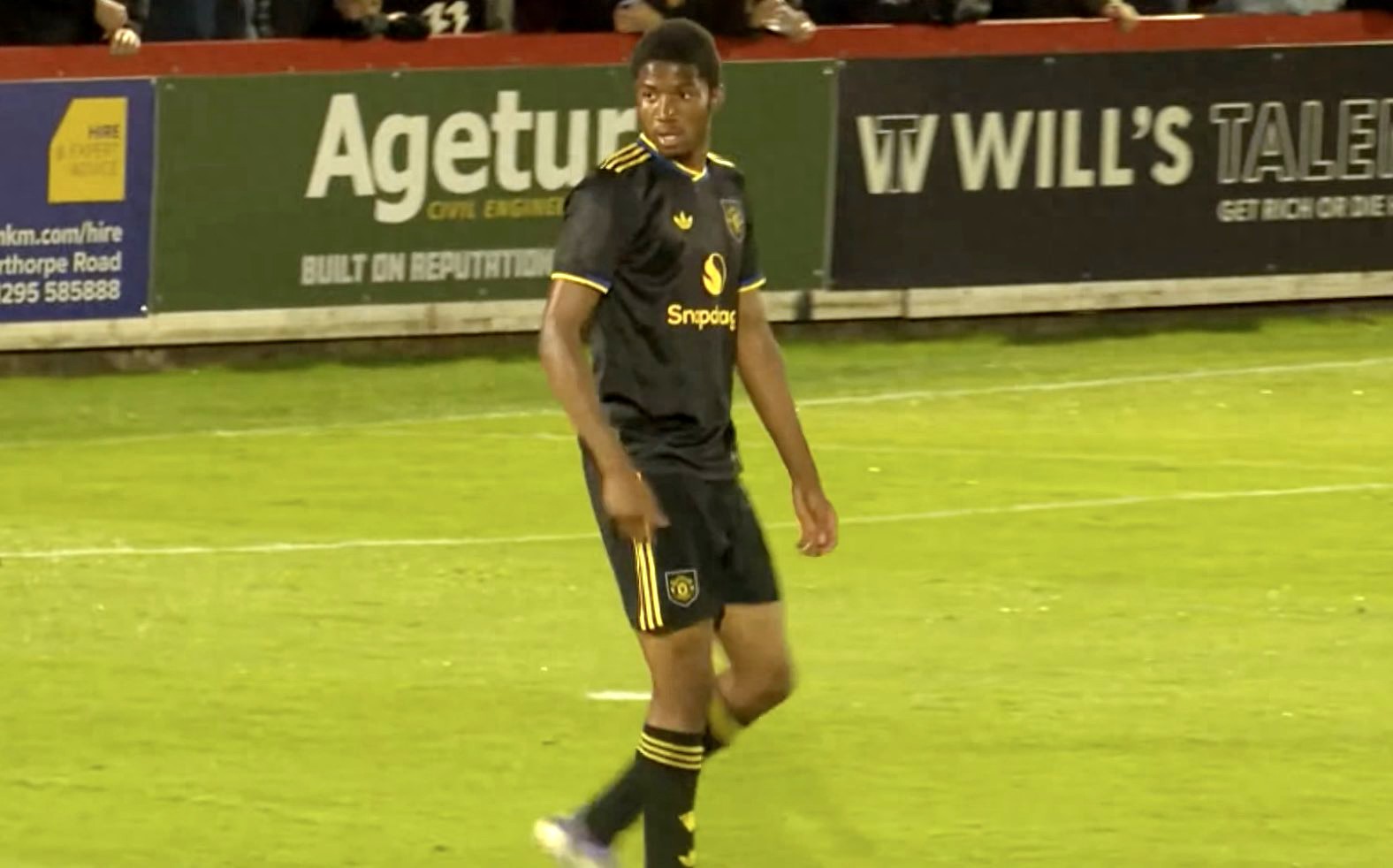 Mọi người ở Man United đều là thiên tài? Cầu thủ trẻ không hài lòng khi bị đẩy xuống đội dự bị, tự nhận mình nên là tiền đạo thứ hai