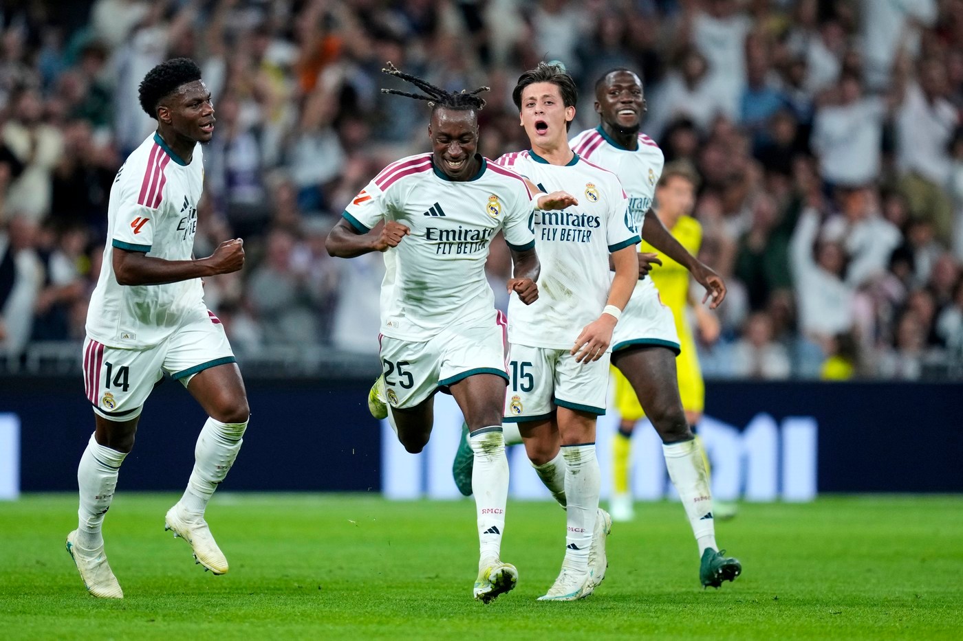 Real Madrid giành chiến thắng sát nút trước Villarreal dù Vinicius bị truất quyền thi đấu