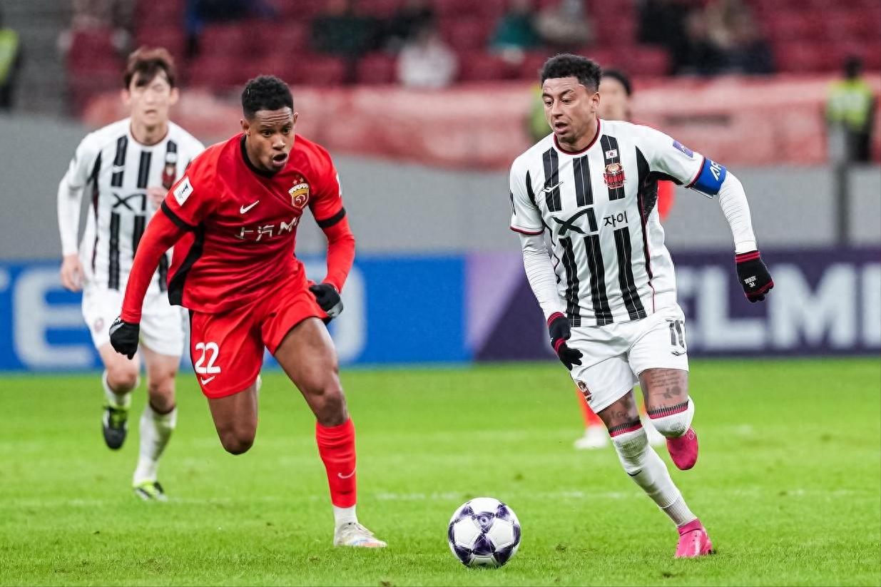 Chuyển sang thi đấu tại Brazil? Romano: Corinthians có cơ hội ký hợp đồng miễn phí với tiền vệ người Anh 33 tuổi Lingard