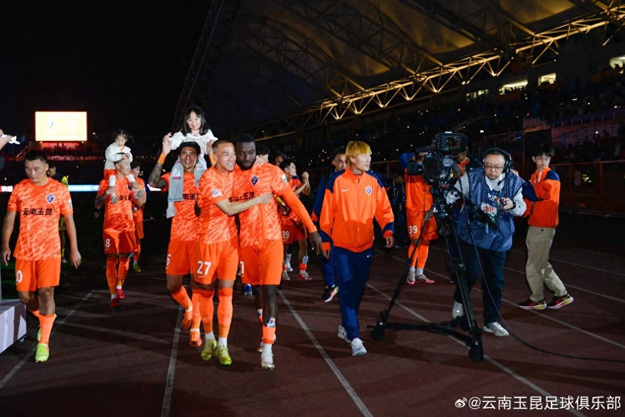 Yunnan Y Kun thắng 4-0 tại sân nhà! Ba bàn trong nửa giờ nghiền nát Thái Sơn, Jordi tạo bất ngờ