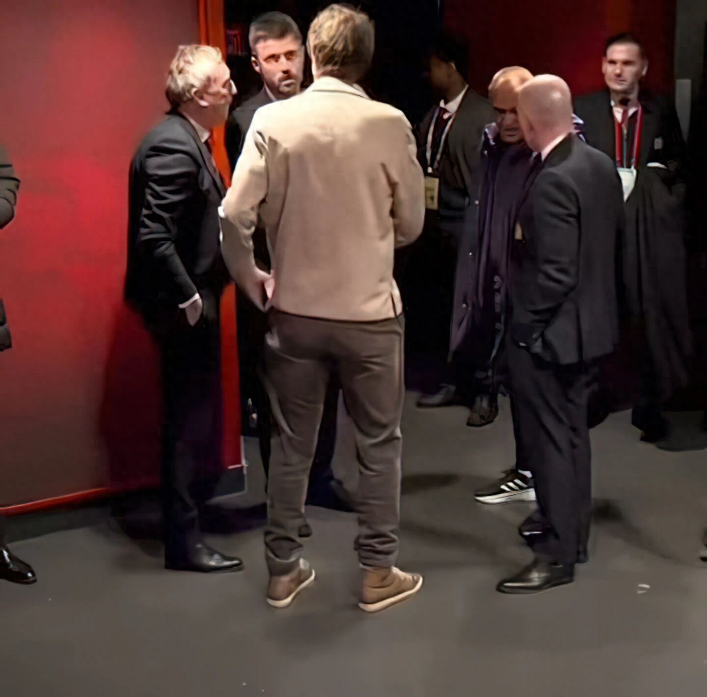 Việc Manchester United giành vé dự Champions League giúp họ có thể nhận được 175 triệu bảng! Carrick huấn luyện với các bài tập minh họa khiến các cầu thủ kinh ngạc, các bạn không làm được thì tôi sẽ ra sân.