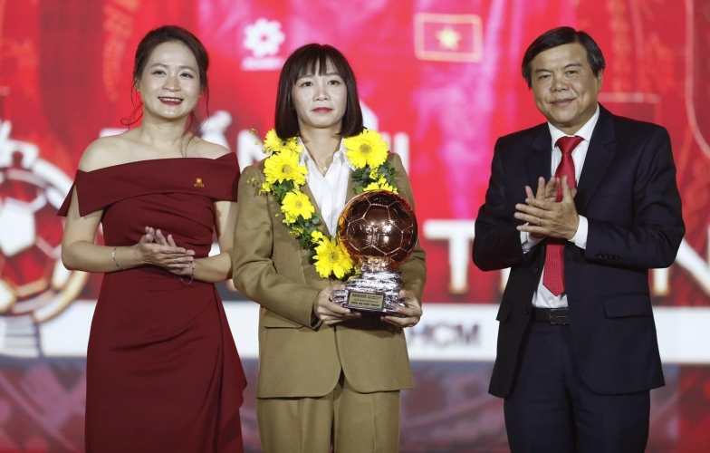 Quả Bóng Đồng Việt Nam cùng đồng đội để thua 0-11