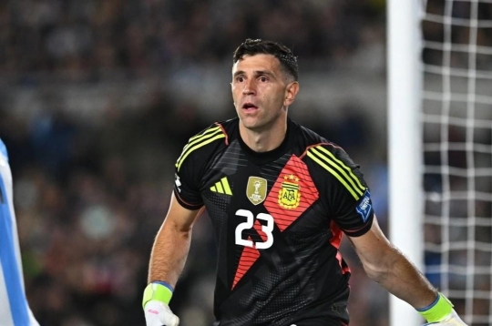 Thủ thành ĐT Argentina cảm thấy may mắn khi tránh được Yamal cùng đồng đội