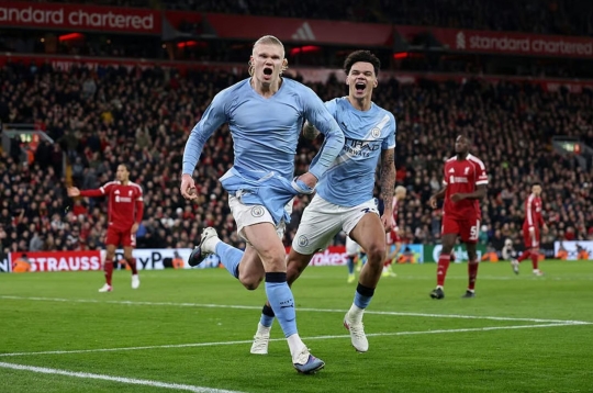 Haaland rực sáng, Man City ngược dòng không tưởng trước Liverpool