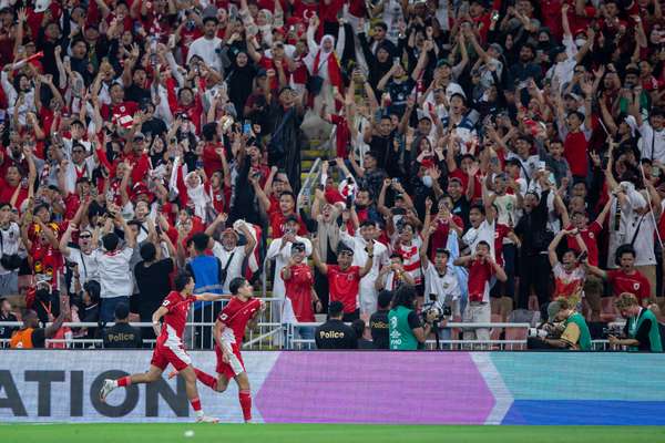 Tiền đạo sinh ra tại Australia ghi 5 bàn cho Indonesia trong màn trình diễn điên rồ ở ASEAN Cup.