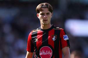 Bournemouth sẵn sàng bán Alex Scott, mục tiêu của Chelsea, vào tháng Giêng