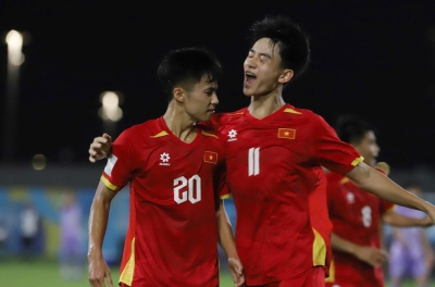 CĐV ĐNÁ dậy sóng khi Việt Nam giành vé dự World Cup lịch sử