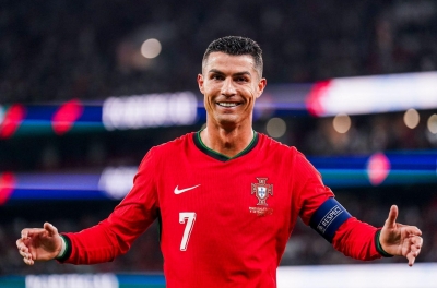 Ronaldo báo tin cực vui sau khi bị gạch tên khỏi ĐT Bồ Đào Nha