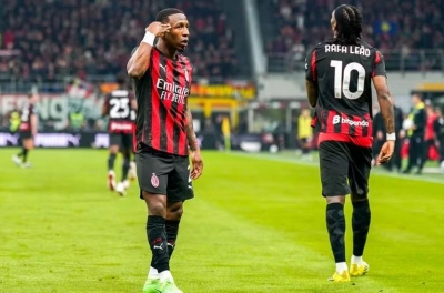 Đánh bại Inter, Milan thổi bùng cuộc đua vô địch trở lại