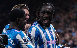 Đội bóng Anh thắng trận sân nhà đầu tiên ở Premier League sau hơn 9000 ngày