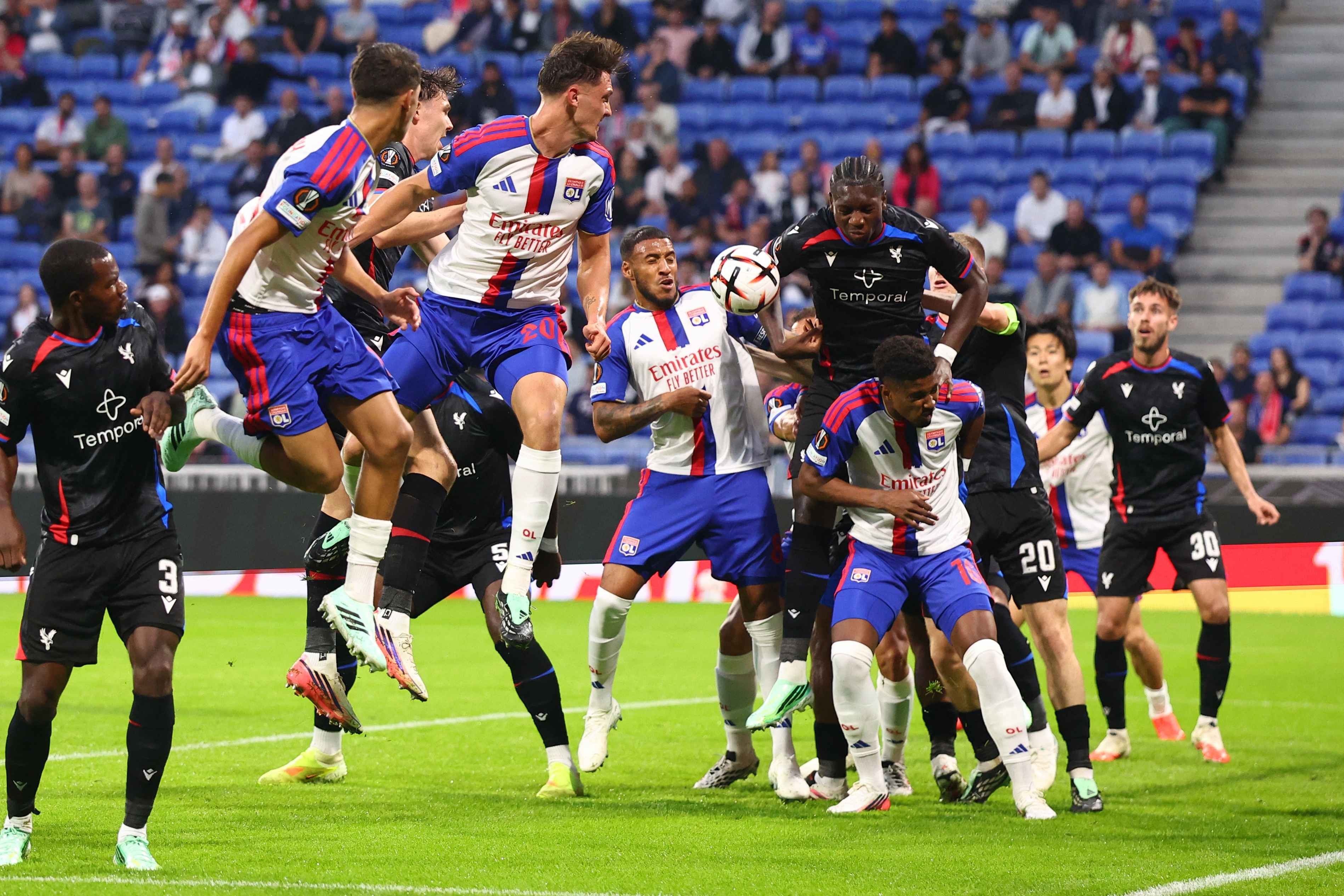 Sage trở lại bất thành khi Lyon đánh bại Crystal Palace tại Europa League