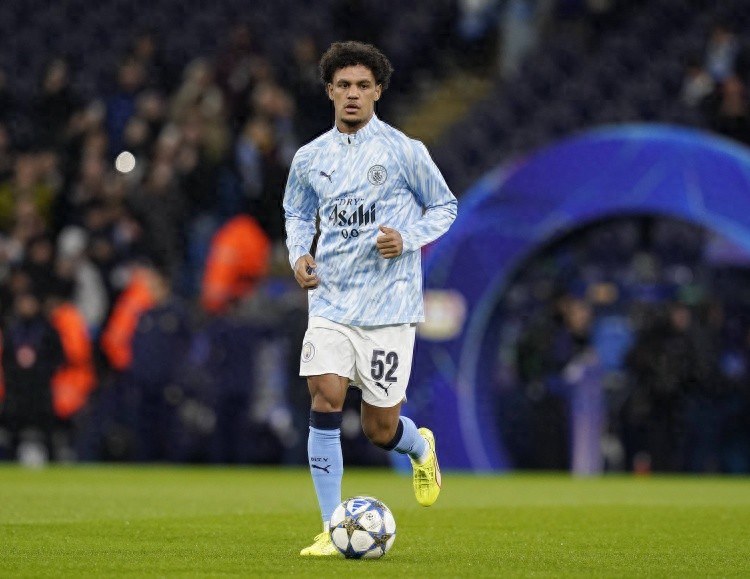Nhiều đội bóng từ Ngoại hạng Anh và Bundesliga cạnh tranh tiền đạo của Man City, Bob, Fulham gần đạt thỏa thuận 35 triệu bảng.