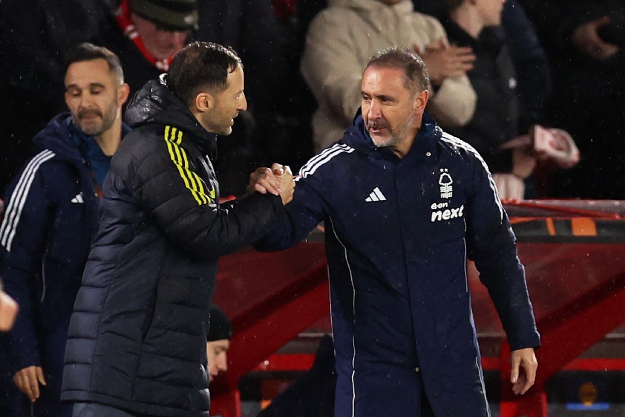 Huấn luyện viên Nottingham Forest Vitor Pereira nói việc xoay vòng đội hình là một canh bạc cần thiết