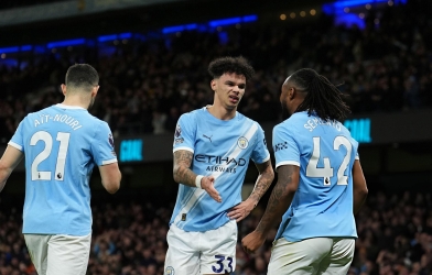 Thắng Newcastle, Man City 'phả hơi nóng' vào gáy Arsenal