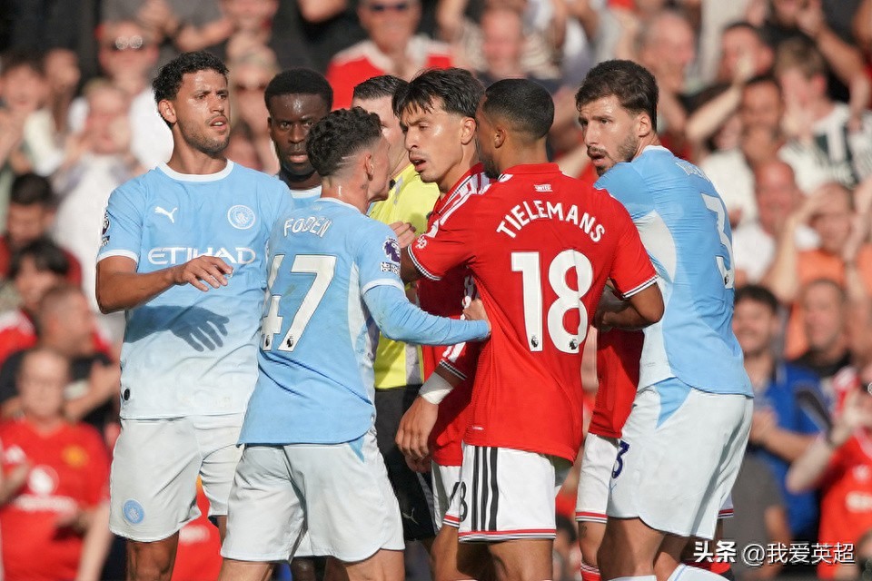 Man City gặp tổn thất nặng nề! Ngôi sao 70 triệu euro đạp trả đũa nhận thẻ đỏ, B Fee đá người khiêu khích nhưng thoát phạt gây tranh cãi