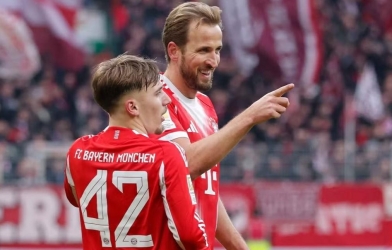 Kane hủy diệt Werder Bremen, Bayern thị uy ngôi đầu