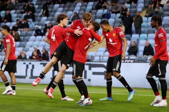 Đánh bại Man City ở derby 7 bàn, MU hiên ngang vào chung kết