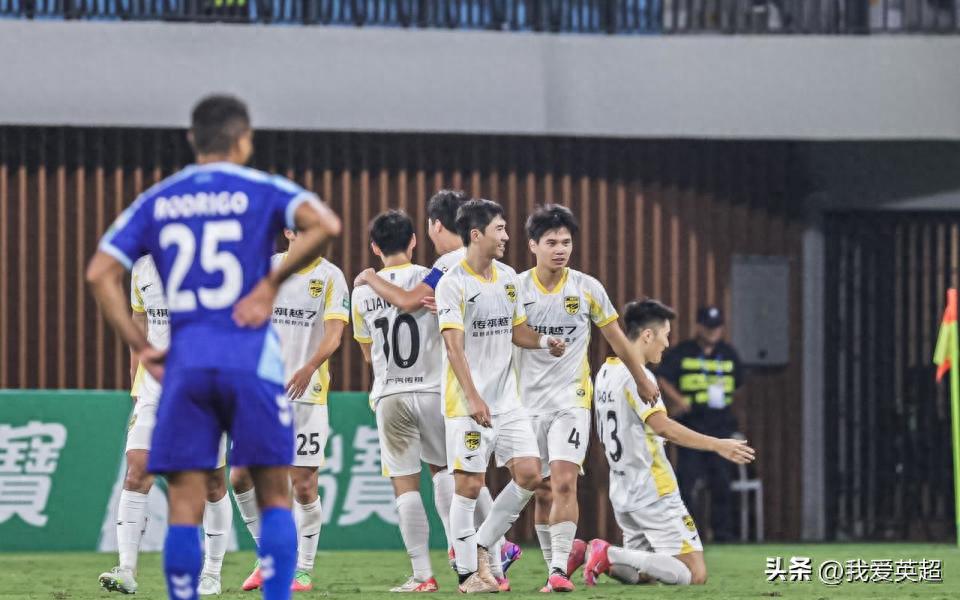 Chỉ mới thành lập 3 năm! Đội bóng ngựa ô chỉ cần thắng ở vòng tới là lên hạng C, sau khi Hằng Đại rời đi, Trung Quốc siêu cấp lại sắp đón chào đội bóng Quảng Châu, chấm dứt 4 năm chờ đợi
