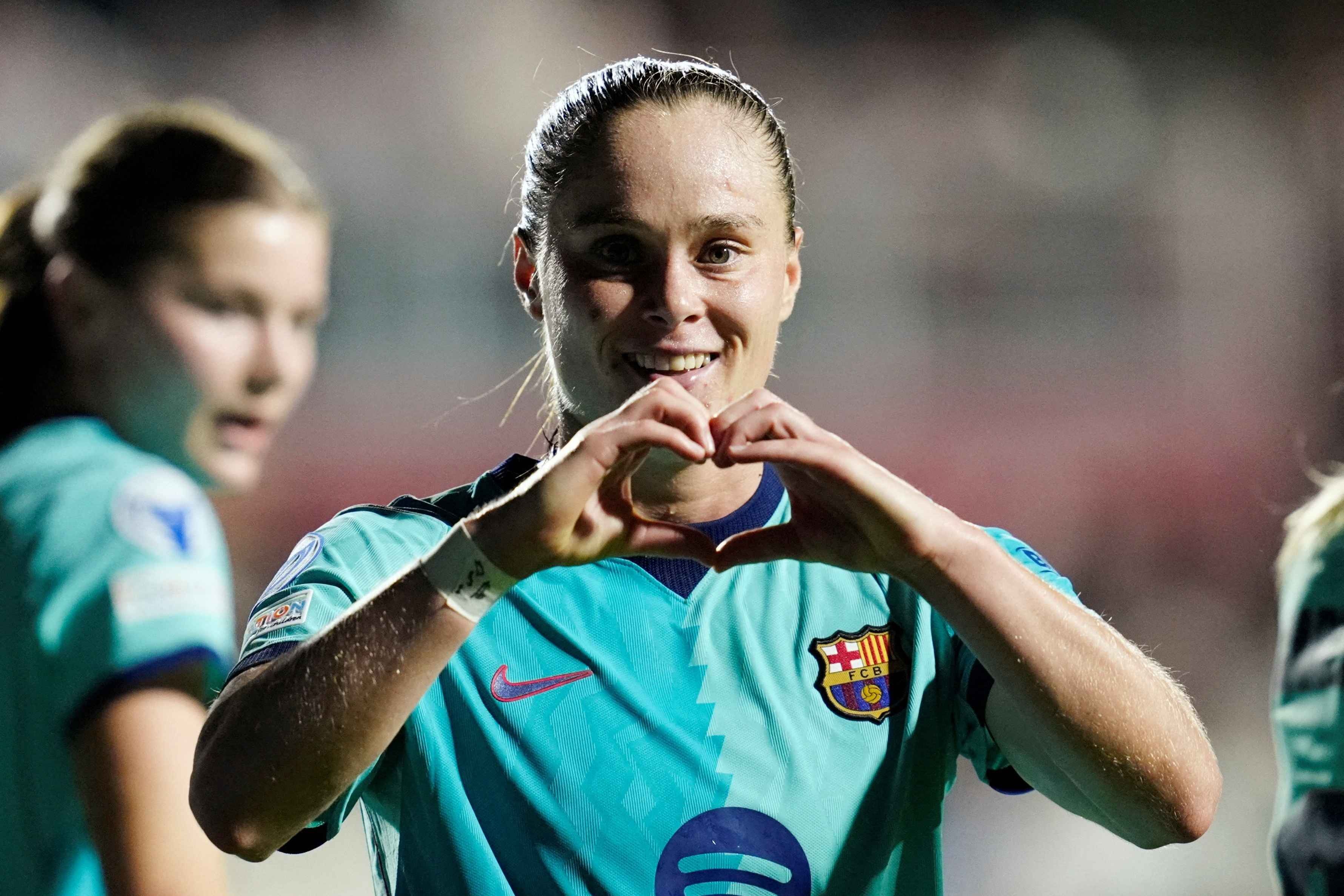 Pina ghi bốn bàn, Barcelona đè bẹp Real Madrid với tỷ số 7-0 trong trận kinh điển nữ.