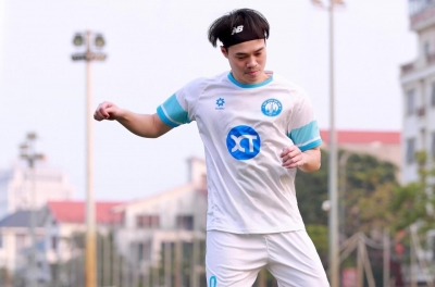 Tiền đạo ĐT Việt Nam báo tin không thể vui hơn