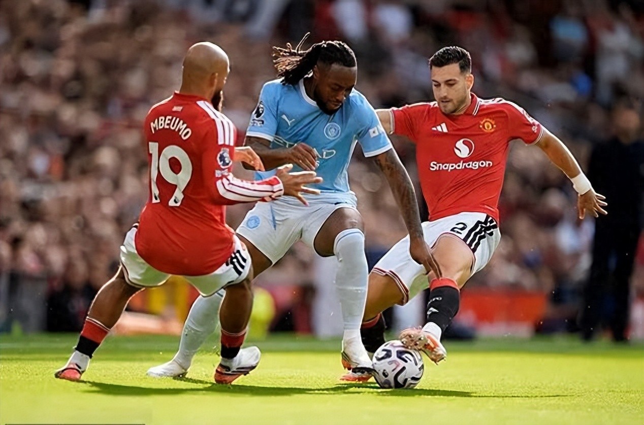 Manchester United trở lại Champions League, cầu thủ tăng lương rồi trở nên lười biếng? Số liệu chạy bộ tụt hậu! Thể lực trước mùa giải bị nghi ngờ