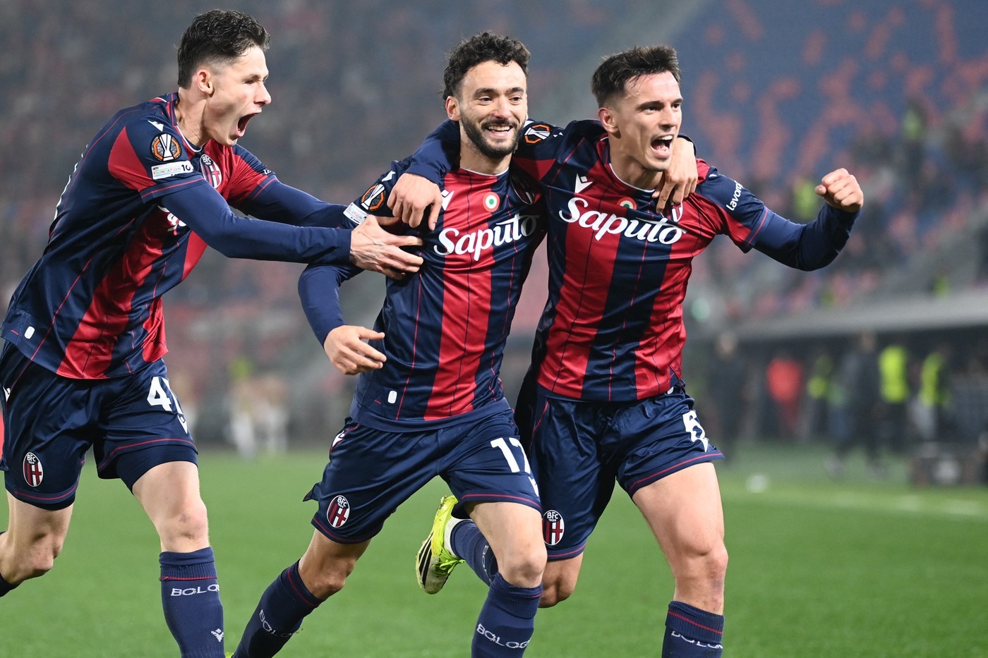 Bologna vượt qua Brann thiếu người để tiến tiếp tại Europa League