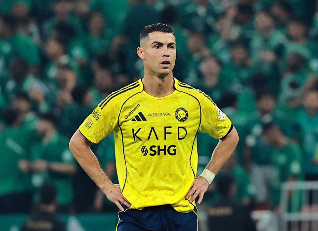 Nguyên nhân thật sự khiến C.Ronaldo đình công đã được tiết lộ, truyền thông Bồ Đào Nha cho biết Al-Nassr đang nợ lương nghiêm trọng, nếu không được giải quyết, C.Ronaldo sẽ tiếp tục đình công.