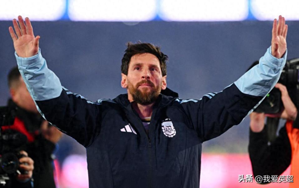 Đẳng cấp! Argentina long trọng tiễn biệt Messi: Màn trình diễn ánh sáng bằng drone đầy choáng ngợp, nữ ca sĩ quốc bảo cất tiếng hát tri ân