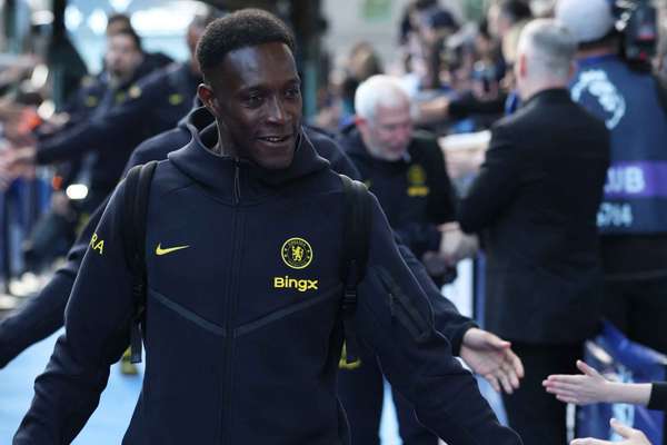 Nguồn tin từ Flashscore: Quyết định chuyển nhượng của Welbeck làm bài toán tiền đạo của Man United thêm nan giải.