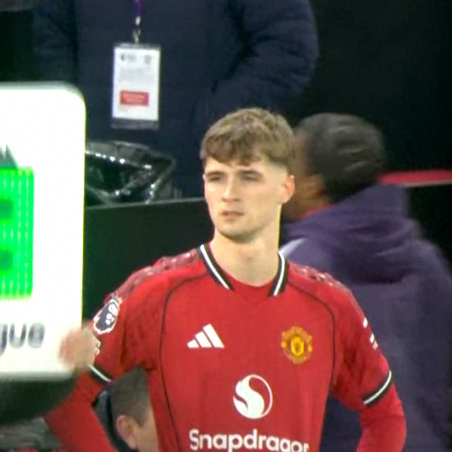 Con trai huyền thoại Man United có cơ hội ra sân chính lần đầu, thay thế Mount! Zirkzee gây chuyển nhượng có thể giúp anh thực hiện ước mơ