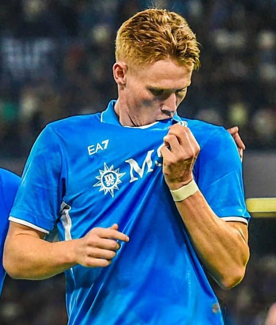 McTominay phản hồi tin đồn trở lại Manchester United, hy vọng chia tay Lord đã tan vỡ! McTominay lại nhận thêm một danh hiệu khác