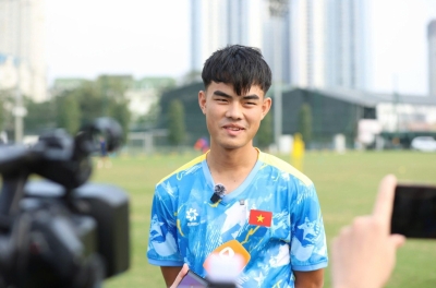 Trung vệ U19 Việt Nam: 'Áp lực rất lớn nhưng em tin mình làm được'