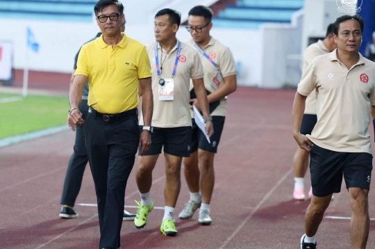 NÓNG: HLV thứ 15 mất việc tại V.League 2025/26
