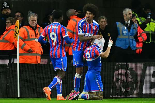 Crystal Palace leo lên vị trí top bốn sau khi chiến đấu vượt qua đội cuối bảng Wolves