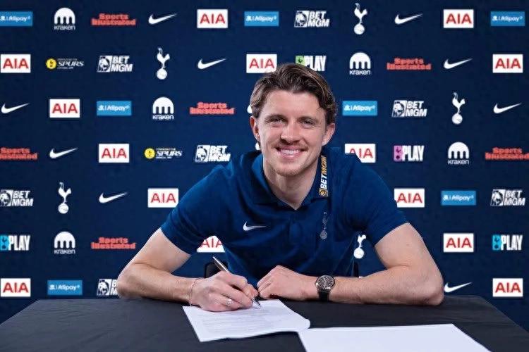 Trở lại London gia nhập Tottenham, Gallagher đáp trả "tàn nhẫn" bằng "tàn nhẫn"