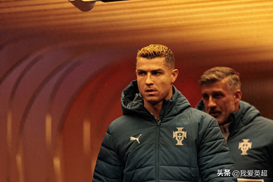 Ronaldo tức giận! Rời đi không thèm chào đồng đội, HLV trưởng và Chủ tịch Bồ Đào Nha đuổi theo tận sân bay vẫn không giữ được.