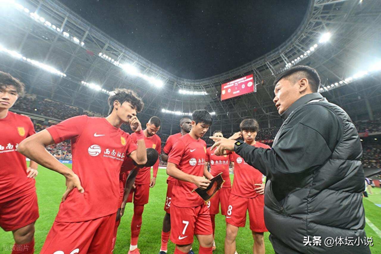 Mourinho của giải bóng đá Trung Quốc xuất hiện bất ngờ! Dẫn dắt Chongqing Tongliang Long thi đấu tại giải bóng đá Trung Quốc, đến nay vẫn duy trì thành tích không thua.