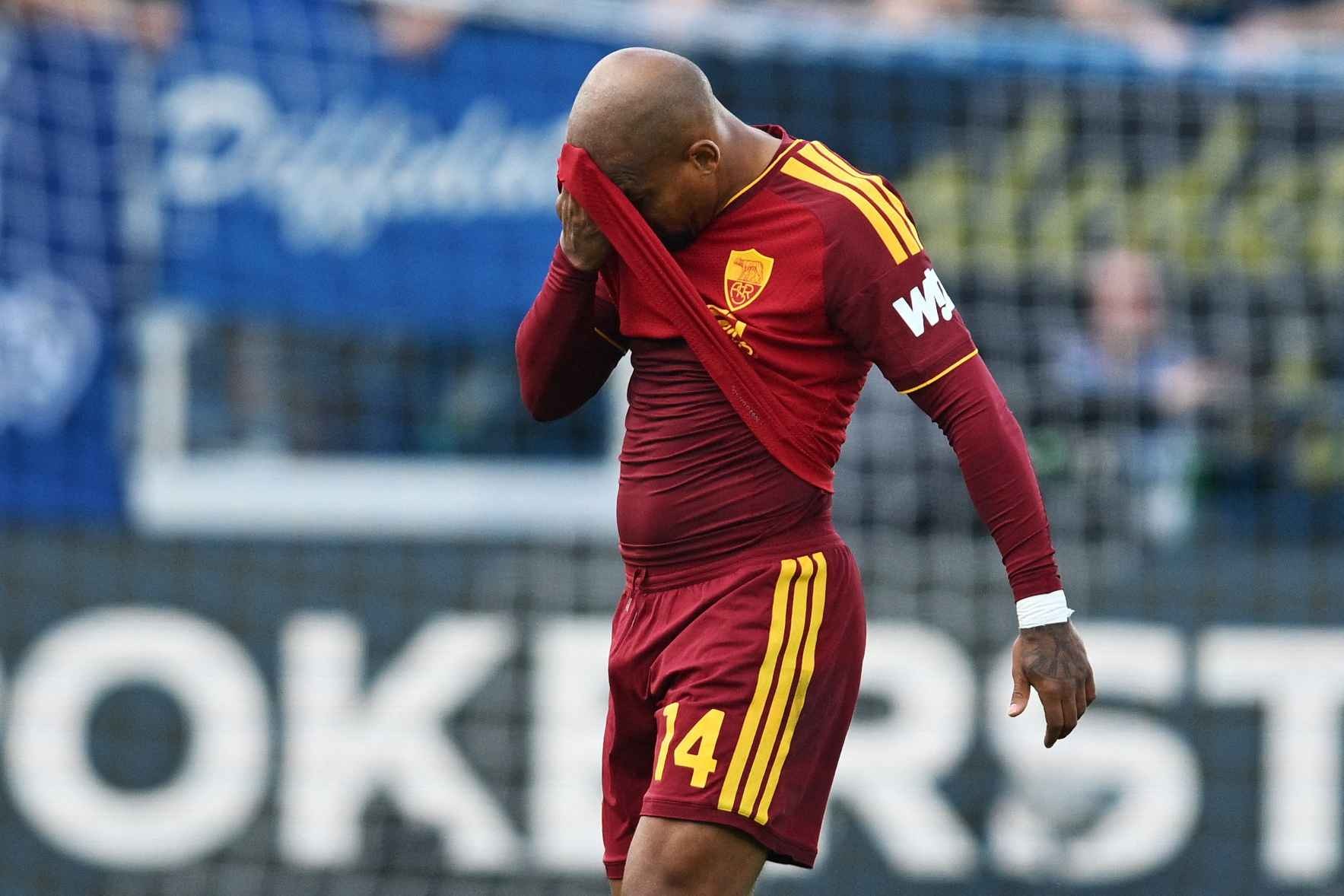 Roma bất bại cầm hòa Como ở Serie A dù Malen bị thẻ đỏ