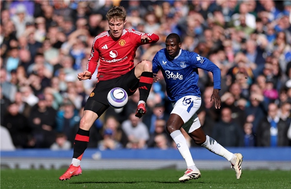 Everton - MU: Bài kiểm tra chất lượng với Carrick