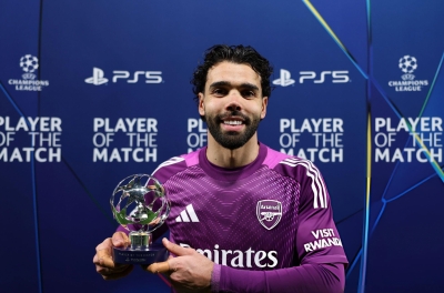 David Raya một tay giúp Arsenal nắm lợi thế trước Sporting