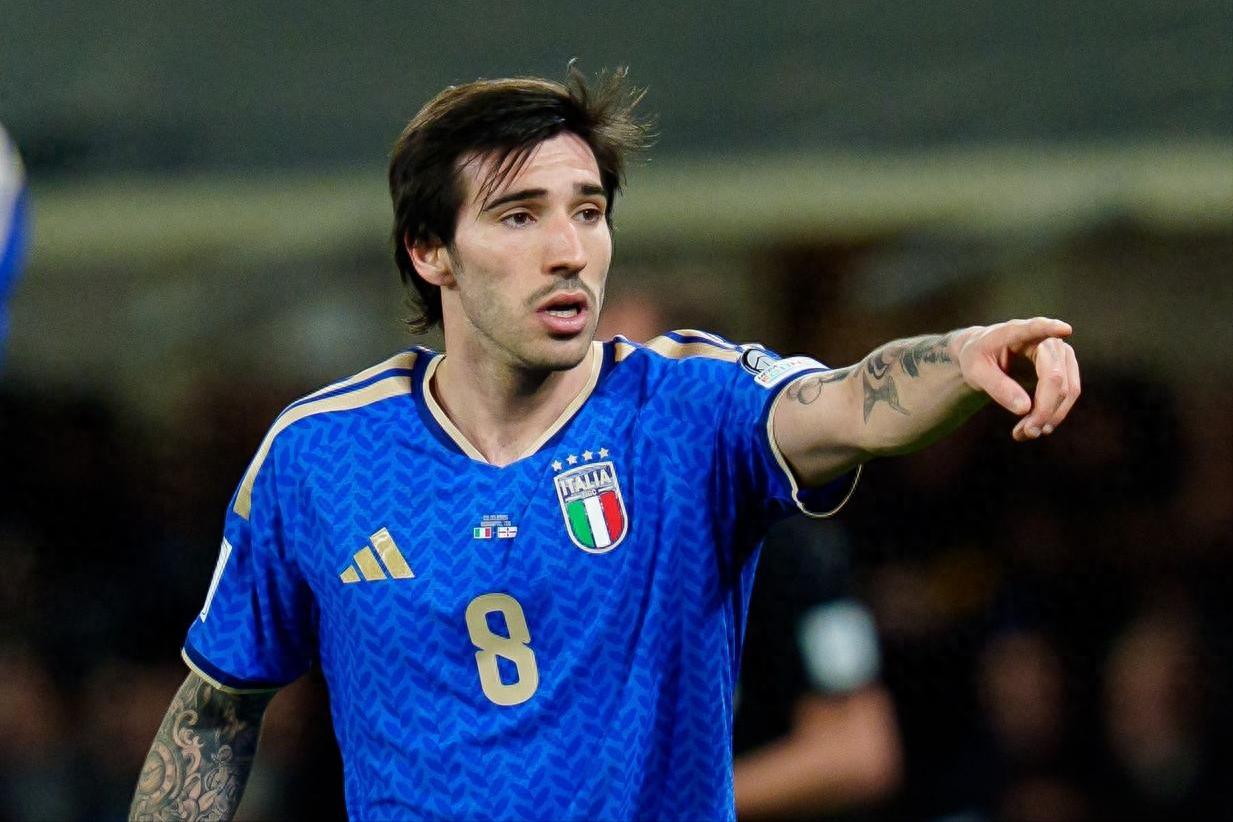 Số 8 tuyệt vời của Ý với trái tim đỏ đen, Tonali sẽ gia nhập đội bóng lớn vào mùa hè này và trở lại Milan sau 4 năm